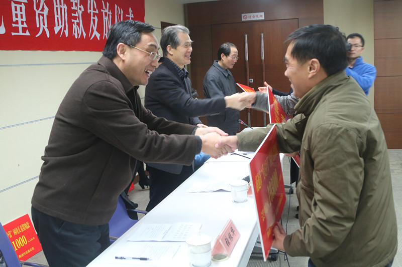 凝聚爱心 呵护蓓蕾——市民政局、妇联、慈善总会举行困境