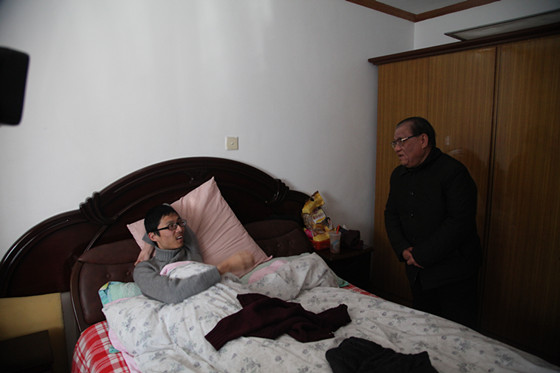 要闻     2015年2月10日上午,南通市慈善总会程亚民会长一行早早出发