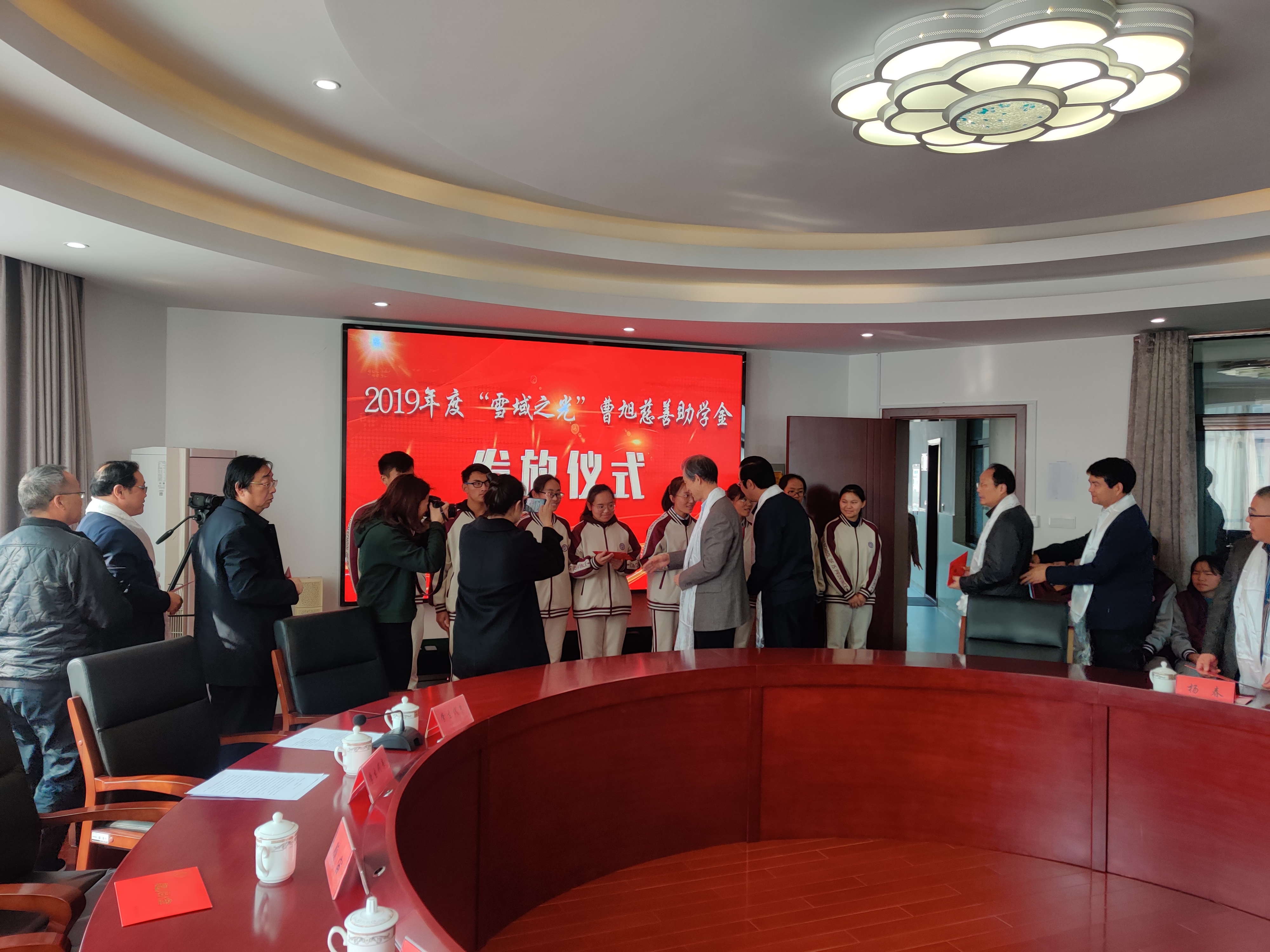 2019年曹旭慈善助学金发放仪式圆满结束