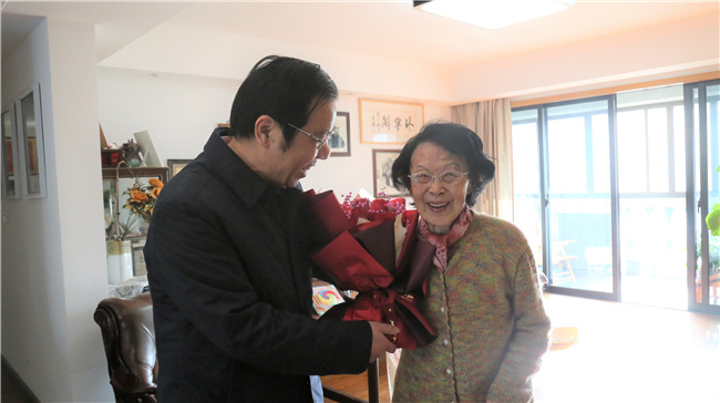 市慈善总会慰问张柔武等爱心人士、爱心单位