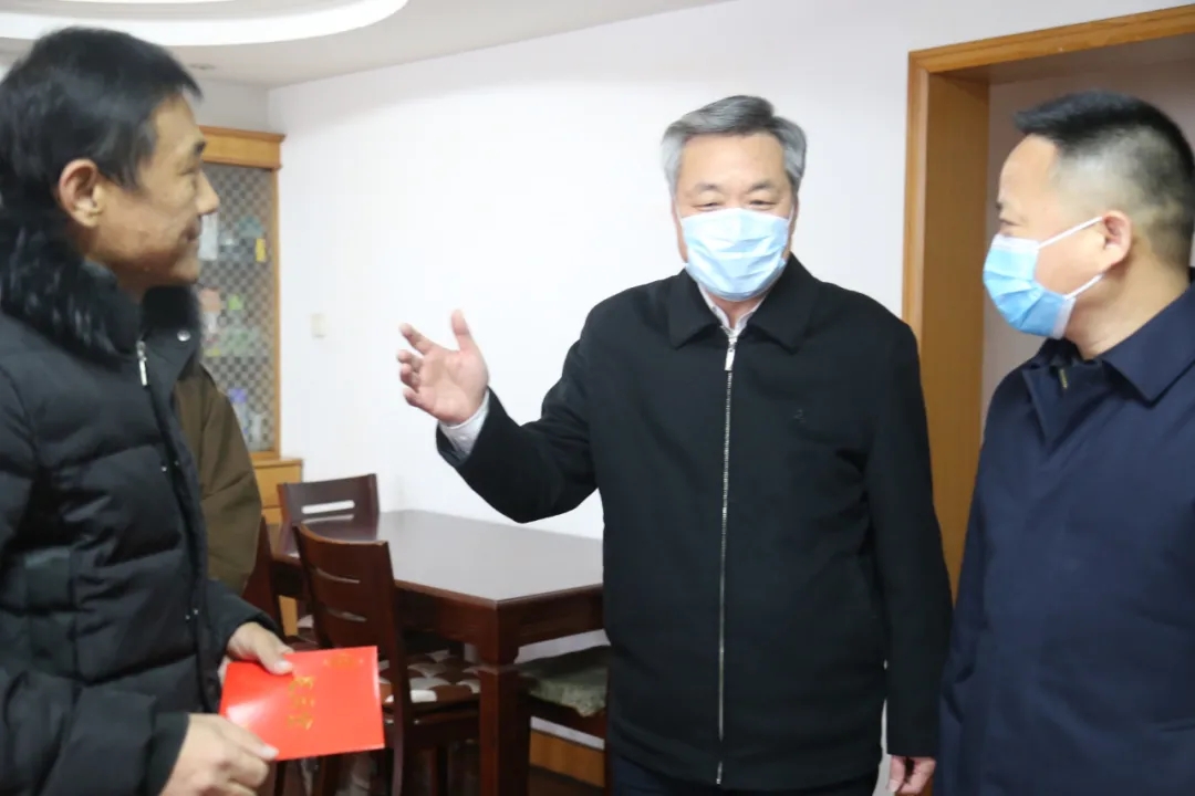 访群众疾苦 送新春祝福