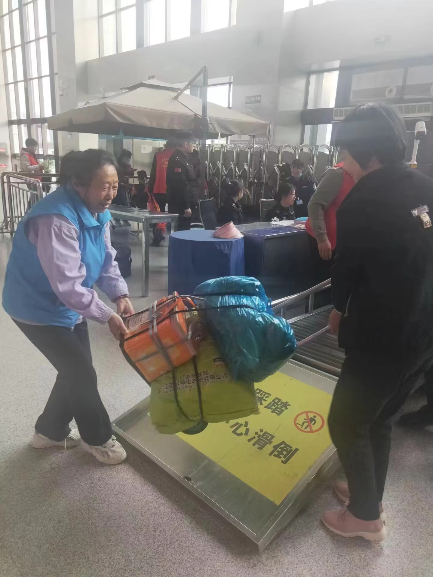 “五一”假期：义工不打烊  扮靓慈善之城底色