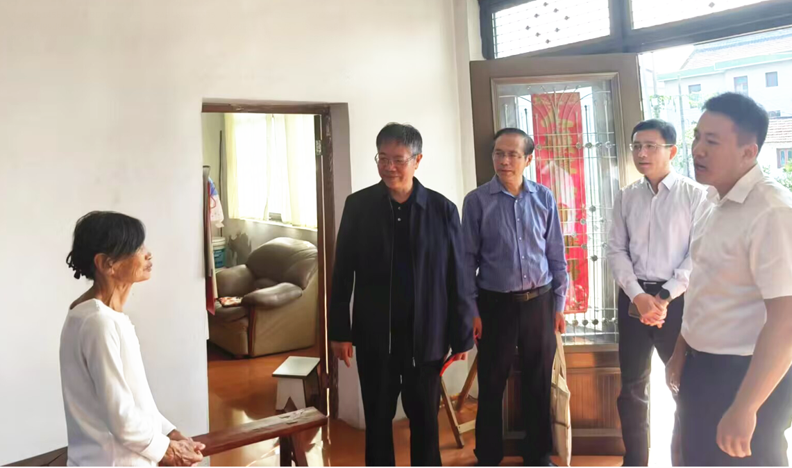 通州区慈善总会百万善款慰问百岁老人和五保老人