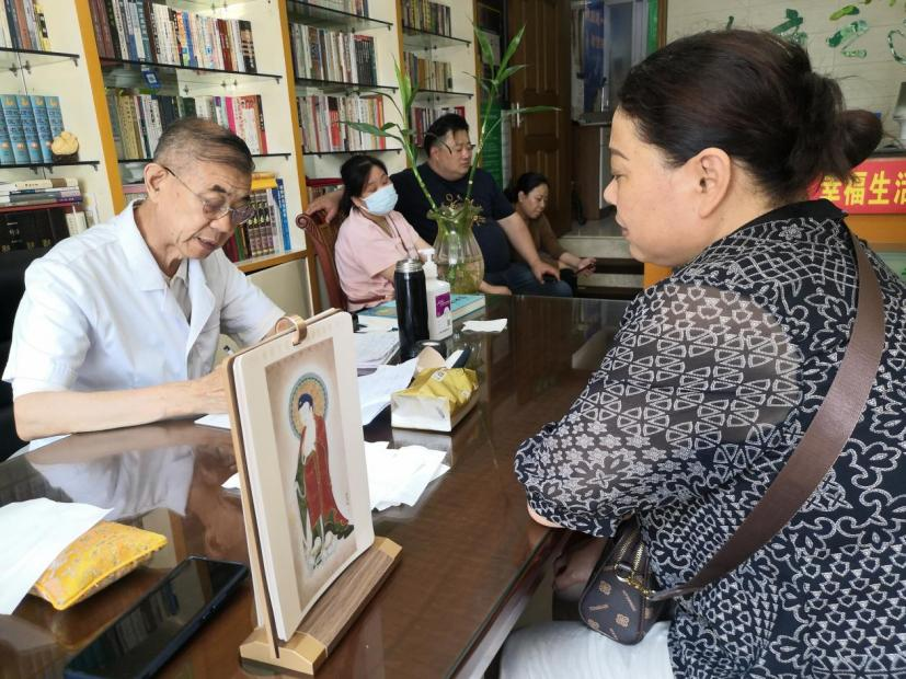 “医者仁心”为标杆  慈善捐赠献爱心